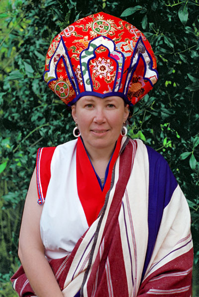 Ngakma Nor’dzin – teaches with her husband and sang-yab, 
Ngakpa ’ö-Dzin Tridral.